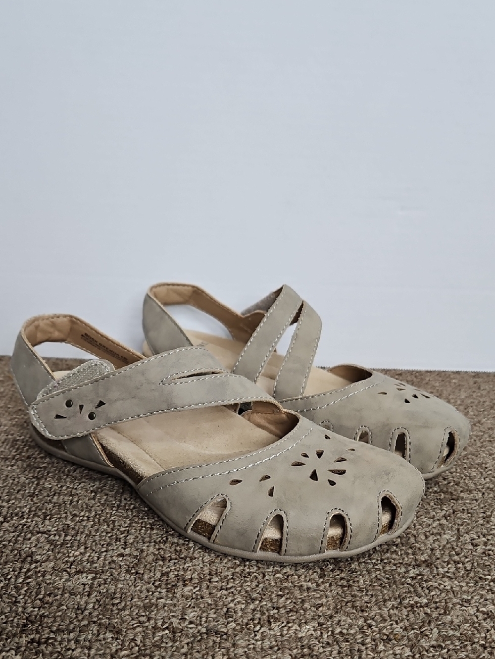 Origins Earth Taupe Cutout Flats Sandals Bosk Brenda Sz 6 Womens